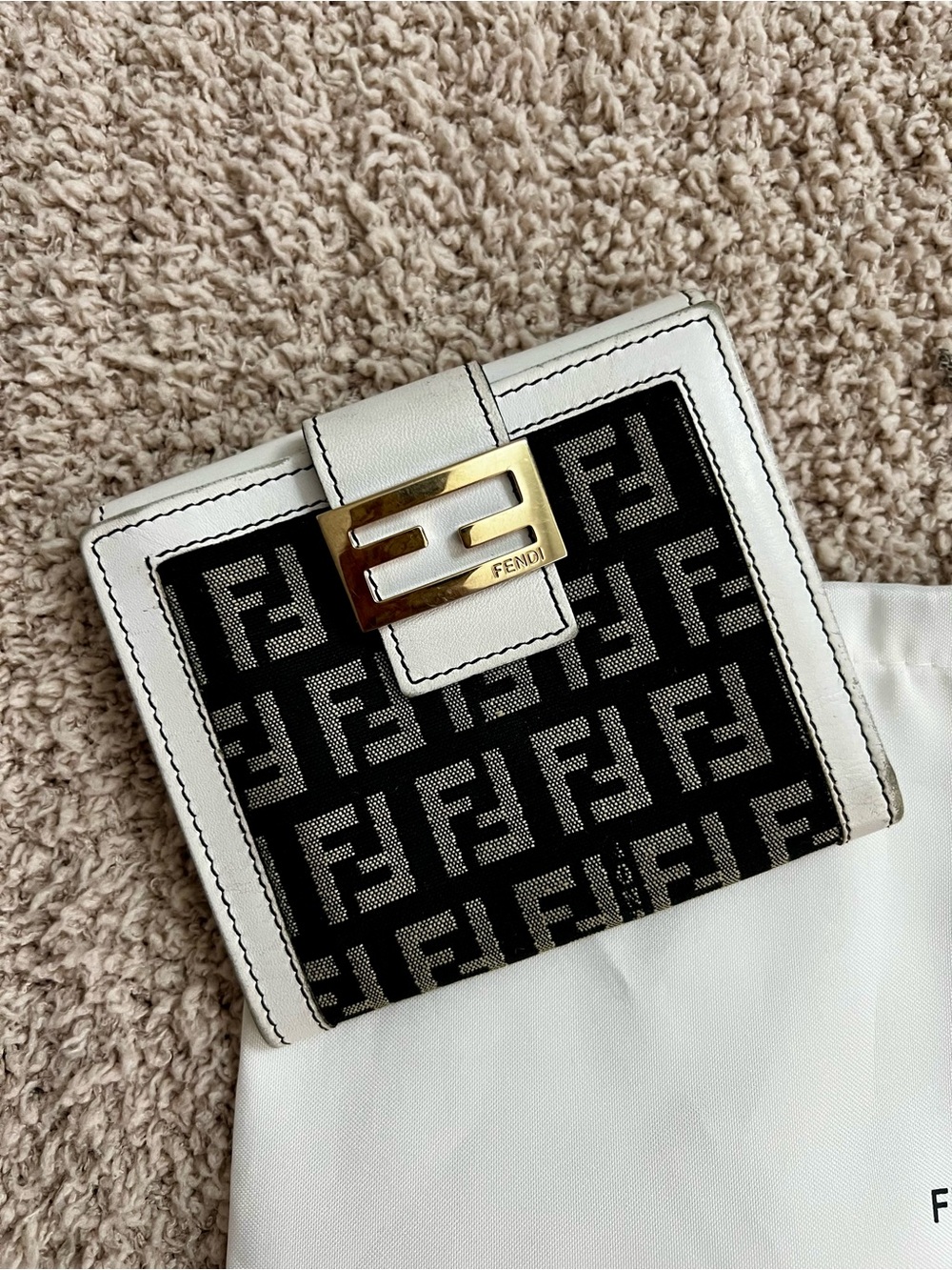 Fendi White and Black FF Logo Compact Wallet VTG bifold Baguette Zucca